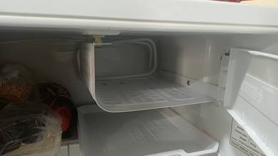 Mini Peti Sejuk/ Fridge
