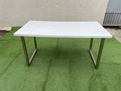 YE77J Meja Tulis Makan 5' IKEA VIKA AMON Table