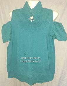 off-shoulder, turquoise-Colored top ,high collar