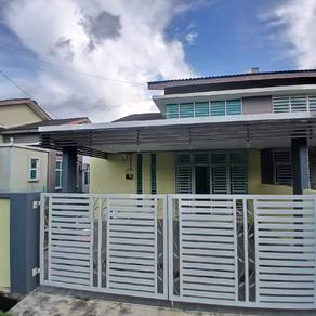 Semi-Detached House For Sale in Lunas,KDH