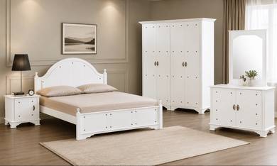set bilik tidur queen