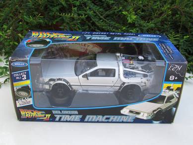 Welly 1-24 Time Machine Back To The Future Flying