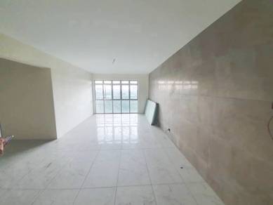 Condominium For Sale in Pulai View