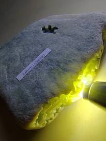 Bongkah Batu Mentah Jadeite Ice Light Green Burma