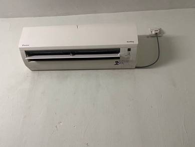 Aircond Daikin 1HP full set