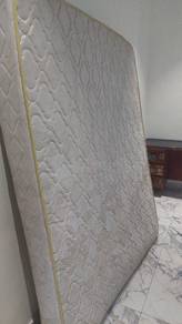 Queen size mattress 
