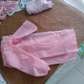 pink raincoat 粉紅雨衣