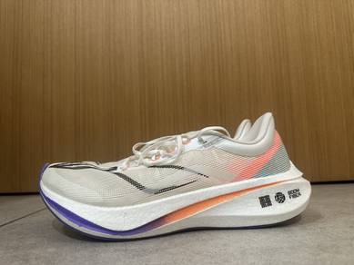 li ning fei dian 3 challenge UK9.5