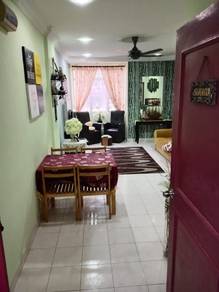 Meja makan