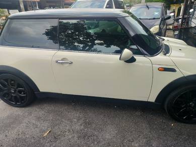 Mini Cooper in Pauh Jaya, PNG