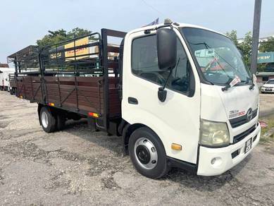 HINO XZU720R Cargo am 7500kg 17kaki Local