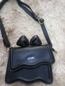 small.black hand bag 
