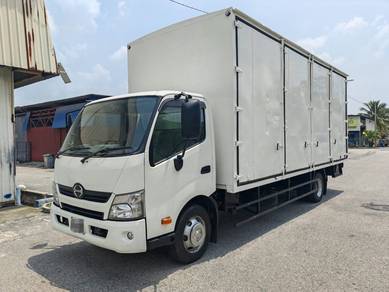 2019 Hino XZU720R 20FT BOX WITH TAIL LIFT 4 DOOR
