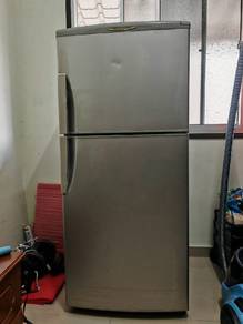 Hitachi 2 doors refrigerator 