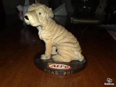 Patung Alpo dog figurine