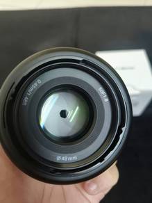 Sony A6400 + YN lens 50 mm untuk dilepaskan.