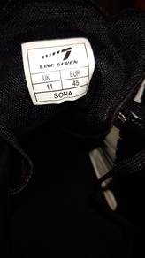 Kasut Bola Line Seven Ori