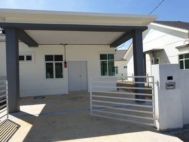 Semi-Detached House For Sale in Lunas,KDH