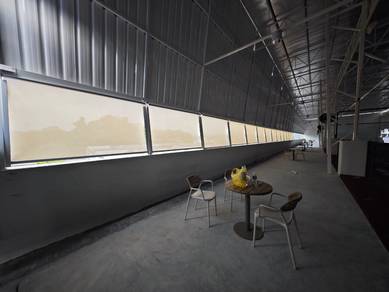 Outdoor sunscreen roller blind