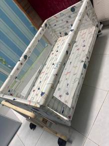 Baby Cot / Katil Bayi Berroda & Boleh Enjut (Corak