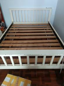solid wood queen size bedframe n mattress