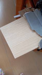 Lantai PVC tiruan pelekat Harga Rugi