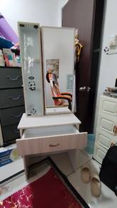 Almari make up
