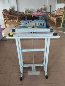 Pedal plastic sealing machine
