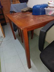 meja makan kayu