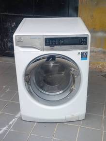 Electrolux front load hot washer mesin basuh 11k.g