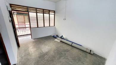 Flat For Sale in Taman Mulia