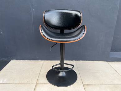 Vento Curve Bar Stool / - FRM1139