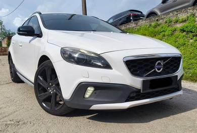 Volvo V40 CROSS COUNTRY T5 in Sungai Besi, KUL