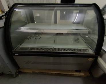 Used Cake Display Showcase