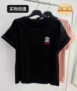  Casual and versatile printed top for trendy men and women.