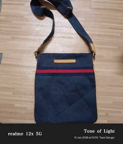 tommy Hilfiger sling bag 