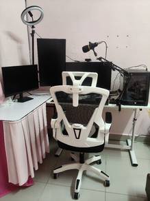 Set Lengkap PC Gaming Triple Monitor Meja Kerusi