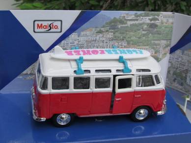 Maisto 1/40 Volkswagen T1 Bus With Surfing Board