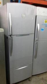 Fridge 3 Doors Peti Toshiba Ais Freez Refrigerator
