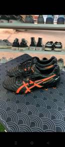 asic kasut bola size 25.5 6uk