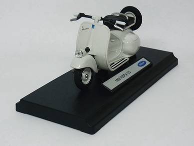1953 Vespa 125 miniature scooter model