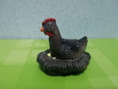 Vintage Plastic Hen and Nest