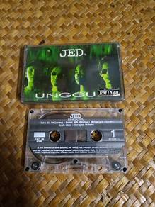 Kaset Jed
Ungu