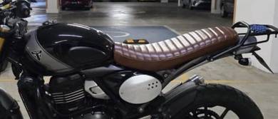 Triumph Speed 400 seat