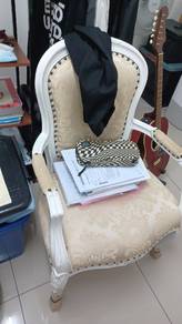 Throne chair