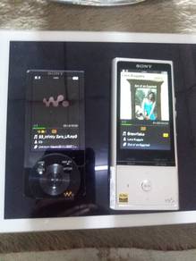2 sony walkman for sale