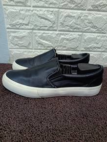 Uk8 Beauty & Youth Slip-On