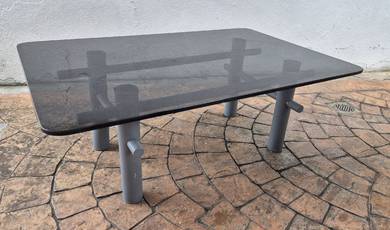 Thick tempered glass coffee table with metal legs 