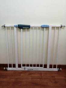 Lindam Pressure Fit Baby & Toddler Safety Gate