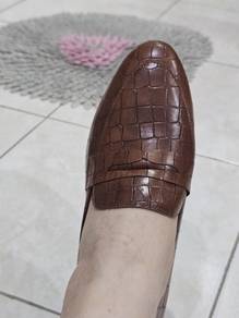 skin colour leather shoes
